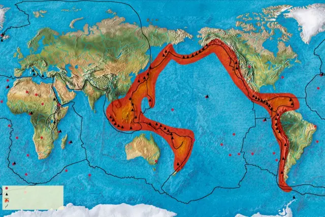 Mapa con el Anillo de Fuego del Pacífico marcado en rojo. (Foto de: QAI Publishing/Universal Images Group vía Getty Images)