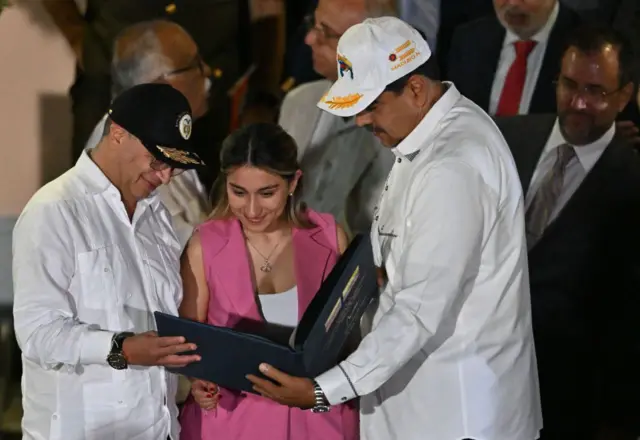 Laura Sarabia, Petro, Maduro