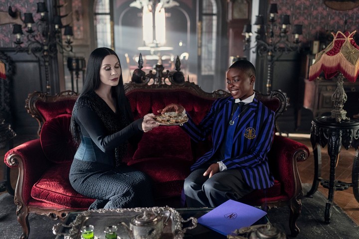 Catherine Zeta-Jones ganó toda una nueva generación de fans gracias al éxito de Merlina. Foto: Netflix