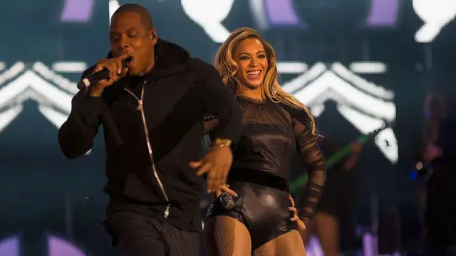 JAY-Z se une a Beyoncé en el escenario para interpretar