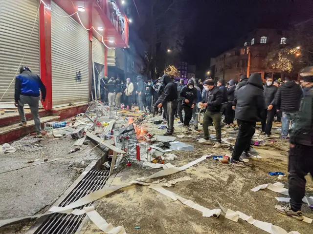 Protesta este jueves en Kermanshah, Irán.