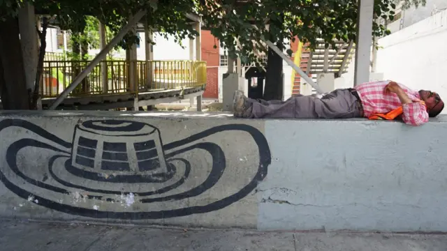 Una siesta en La Indepen, con sombrero vueltiao. 