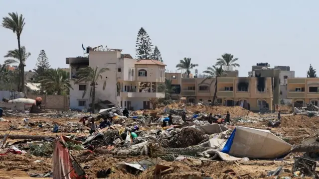 Daños en el terreno en Deir al-Balah en la Franja de Gaza 