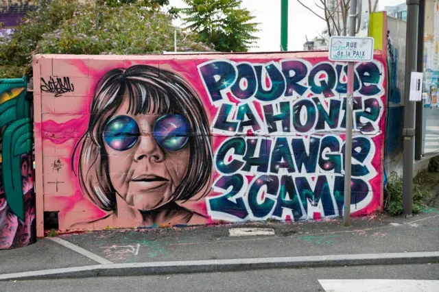 Mural en Francia con la cara de Pelicot y la leyenda 