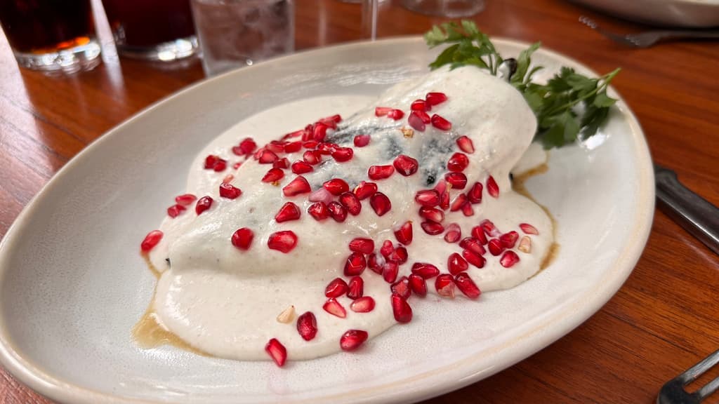 Chiles en nogada de Cascabel CDMX.