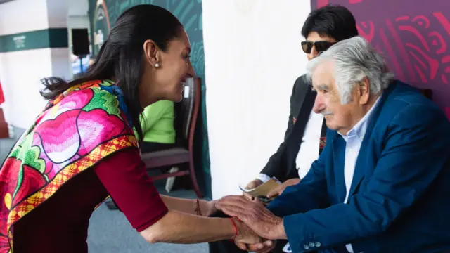 La presidenta de México, Claudia Sheinbaum, y el expresidente de Uruguay José Mujica