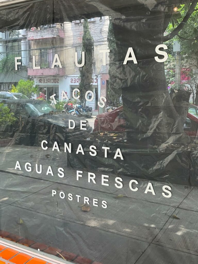 Desalojo restaurante Las Flautas