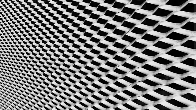 Listón de metal expandido.