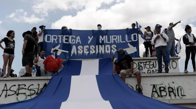 Una manifestación contra la matanza por paramilitares de más de 300 manifestantes en abril de 2018 en Nicaragua