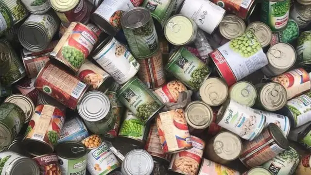 Una imagen de varias latas de comida en Gaza, agosto de 2024.