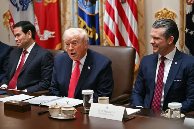 Trump en la Casa Blanca junto a Marco Rubio y Pete Hegseth
