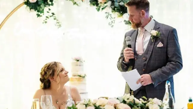 Dave y Charlotte en su boda