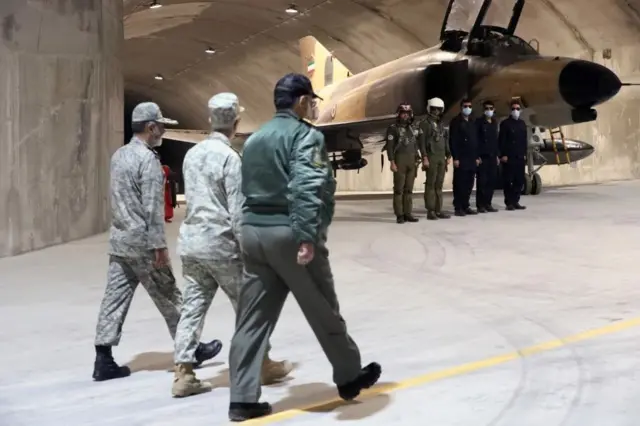 Un avión en un búnker iraní en 2023