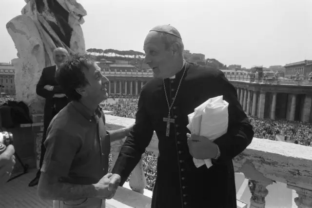 Arzobispo Paul Marcinkus del Vaticano en Roma, Italia, en febrero de 1988.