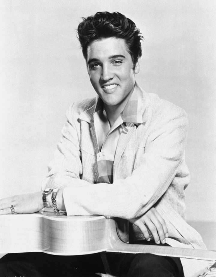 La inconfundible estampa de un estrella: Elvis Presley en una foto promocional de 1957. Foto: AP