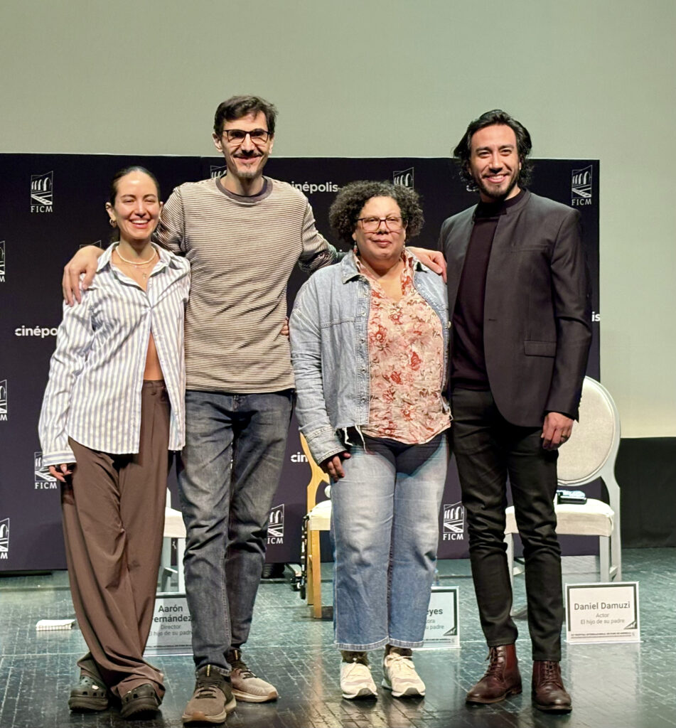 Florencia Ríos (actriz), Aarón Fernández (director), Elsa Reyes (productora) y Daniel Damuzi (actor).