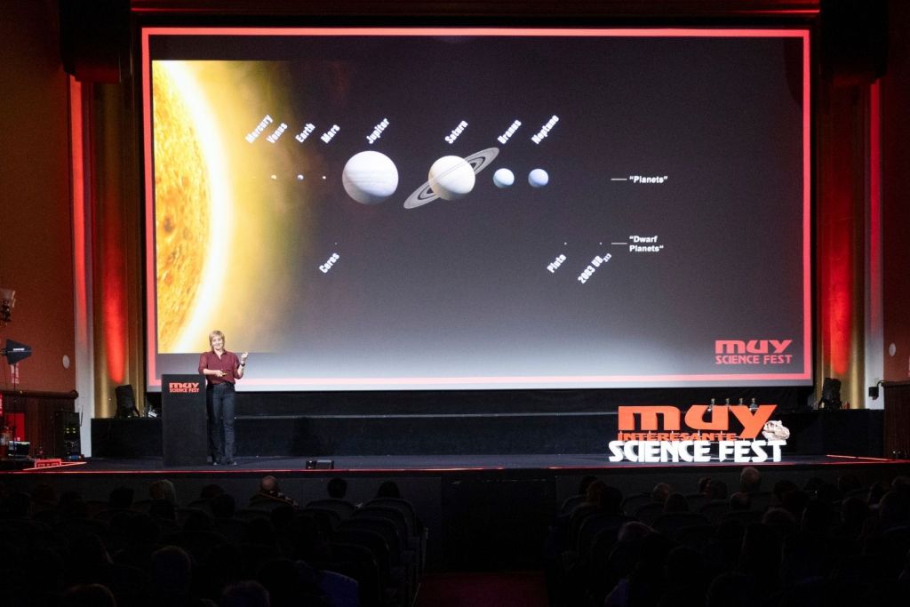 La astrofísica Eva Villaver reflexiona sobre exoplanetas, estrellas y la posibilidad de no estar solos en el universo