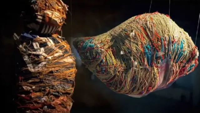 Dos de las esculturas de Judith Scott