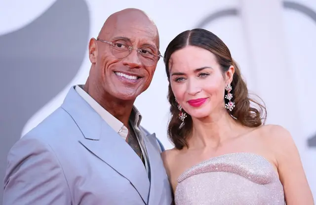 Dwayne Johnson y Emily Blunt