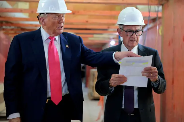 Trump junto a Jerome Powell