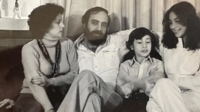 Linda, Carlos Alberto, Carlos Jr. y Gina