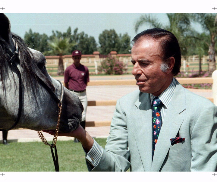Carlos Menem en una visita oficial a Marruecos. Foto: Reuters.