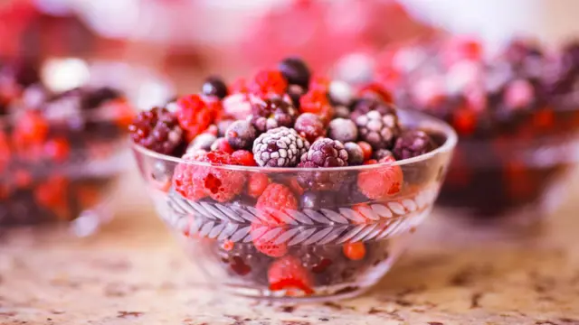 Frutos rojos en un un bol. 