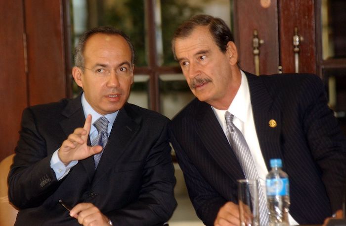 El expresidente Vicente Fox, acompañado de Felipe Calderón en 2006.#Anuario2025 ¬ 25 rostros de poder y resistencia que marcaron estos 25 años a México