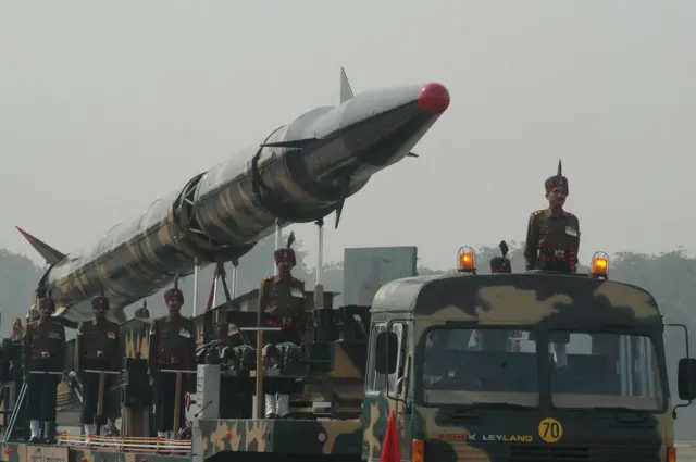Un misil Agni montado en camión. Se trata de una familia de misiles balísticos de alcance medio a intercontinental desarrollados por India.