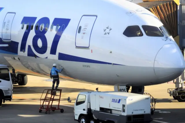 Un Boeing 787 a punto de ser estrenado. 