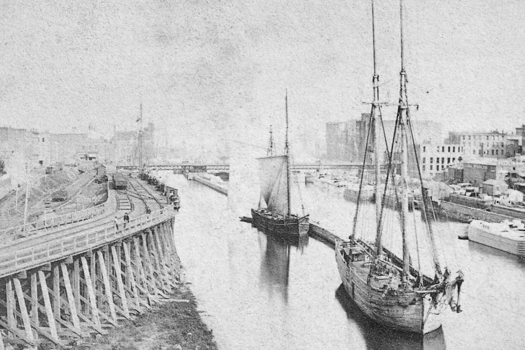 El F.J. King (a la derecha) en su diseño original