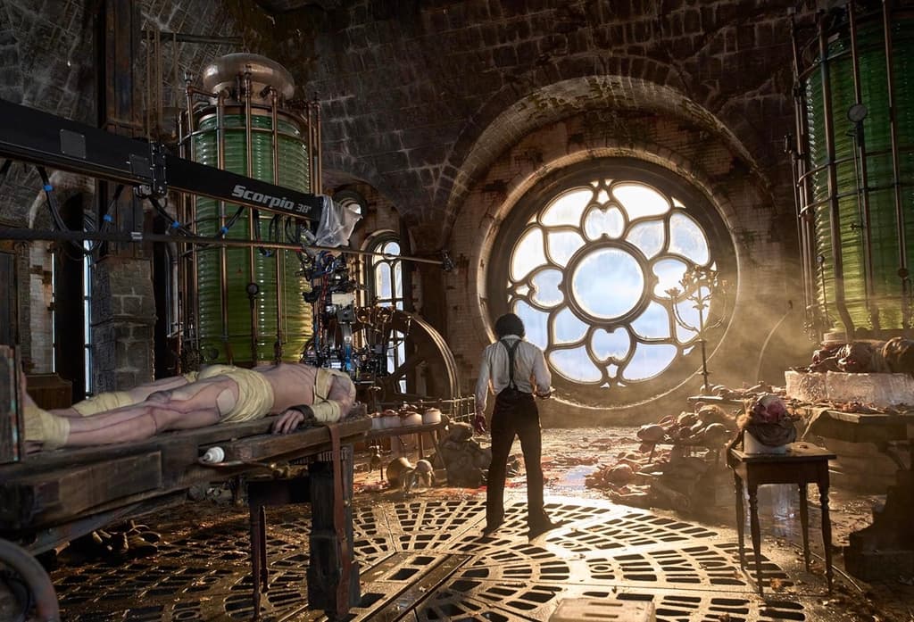 Jacob Elordi y Oscar Isaac en escena de la película de Del Toro.
