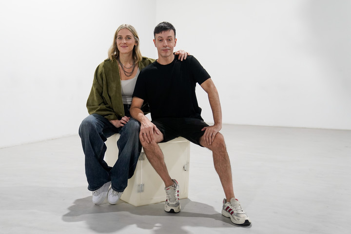 La actriz y directora Melania Lenoir junto a Roberto Peloni. es la cuarta vez que coinciden en una obra.