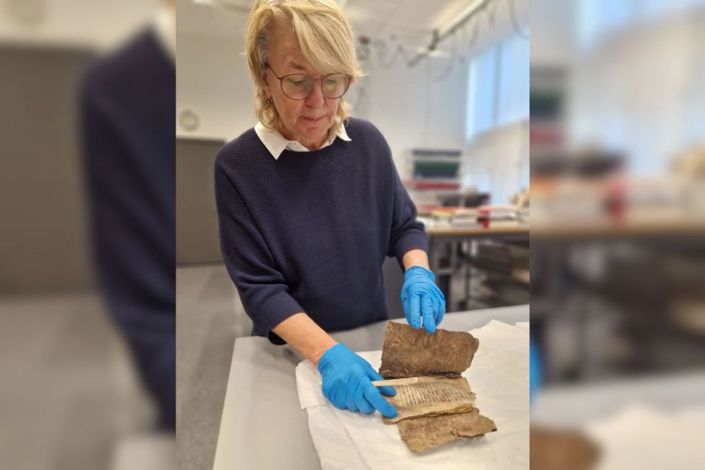 El libro se mantiene en una sala con alta humedad para su preservación