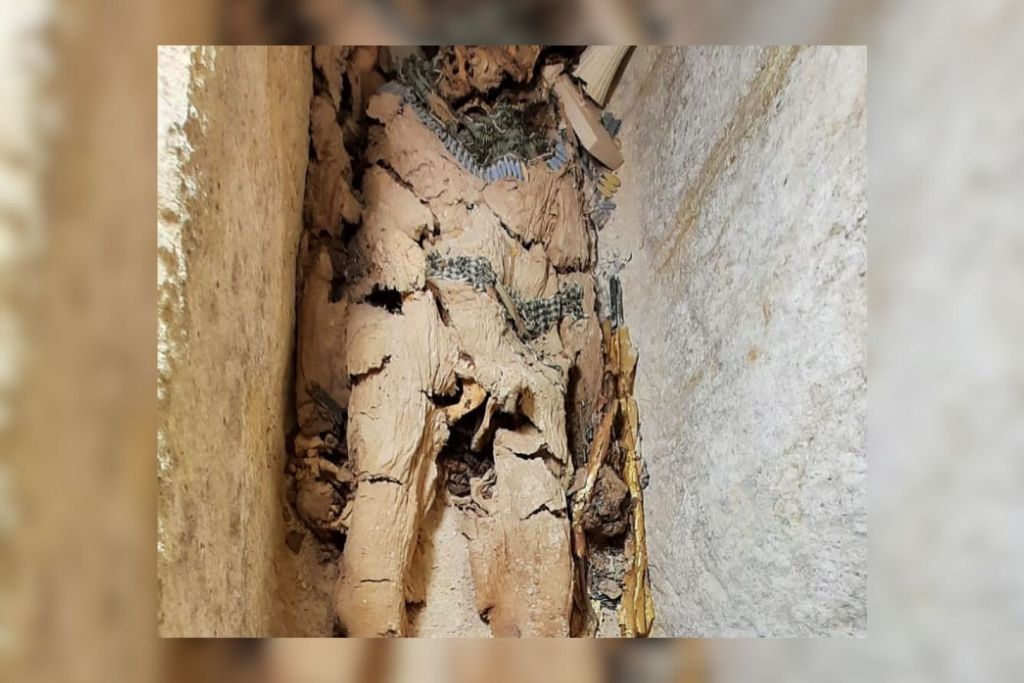 La momia de Heka-shepes, enterrada en el Egipto faraónico, fue encontrada envuelta en delicadas láminas de oro