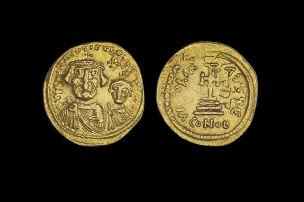 Una moneda de oro con la efigie del emperador bizantino Heraclio, del siglo VII, fue hallada en el yacimiento arqueológico de Hyrcania