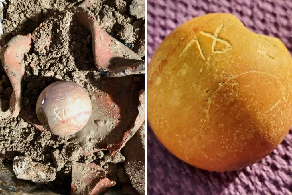 Detalle de un raro peso de cuatro siclos de la Edad del Hierro, con inscripción