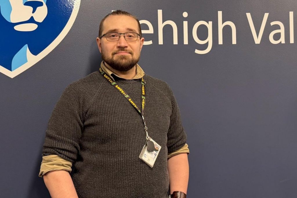 Edward Malinzak ejerce como profesor adjunto de Biología en el campus de Penn State Lehigh Valley