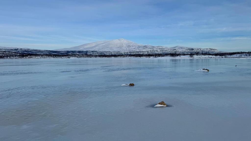 Incluso a temperaturas bajo cero, el hielo puede liberar hierro de minerales comunes presentes en los suelos. Fuente: Jean-François Boily / Universidad de Umeå.