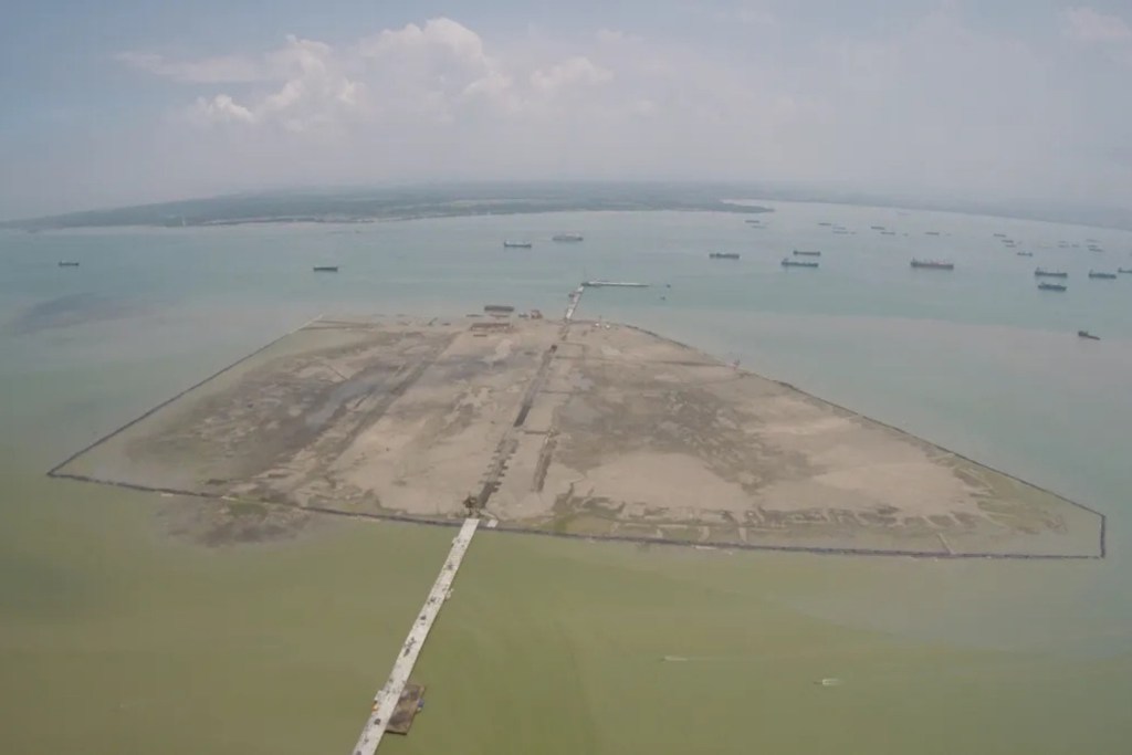 Entre 2015 y 2018, Berghuis exploró la isla artificial en busca de fósiles