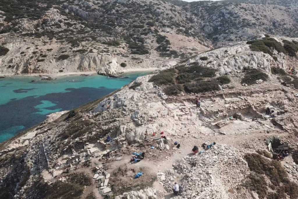 Panorámica del sitio arqueológico en el islote de Dhaskaliop