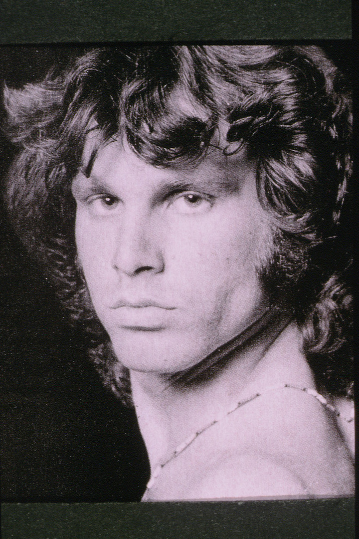 La tumba de Jim Morrison, en el cementerio parisino de Pere Lachaise, sigue siendo lugar de peregrinación de sus fans.Foto: Sygma
