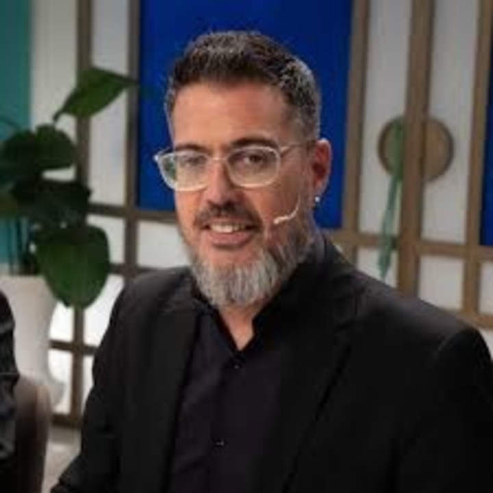 Rolando Barbano está nominado por su trabajo como columnista de Luzu TV.