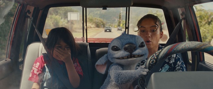 Lilo y Stitch, ahora con actores reales junto a los personajes de animación. Foto de prensa