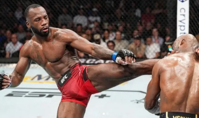 Leon Edwards conecta un high-kick a Kamaru Usman