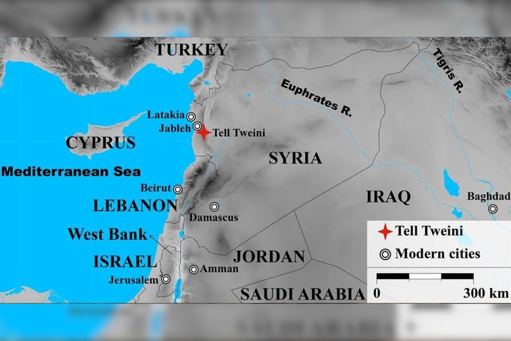 Ubicación de Tell Tweini en el actual territorio sirio, dentro de la región oriental del Mediterráneo