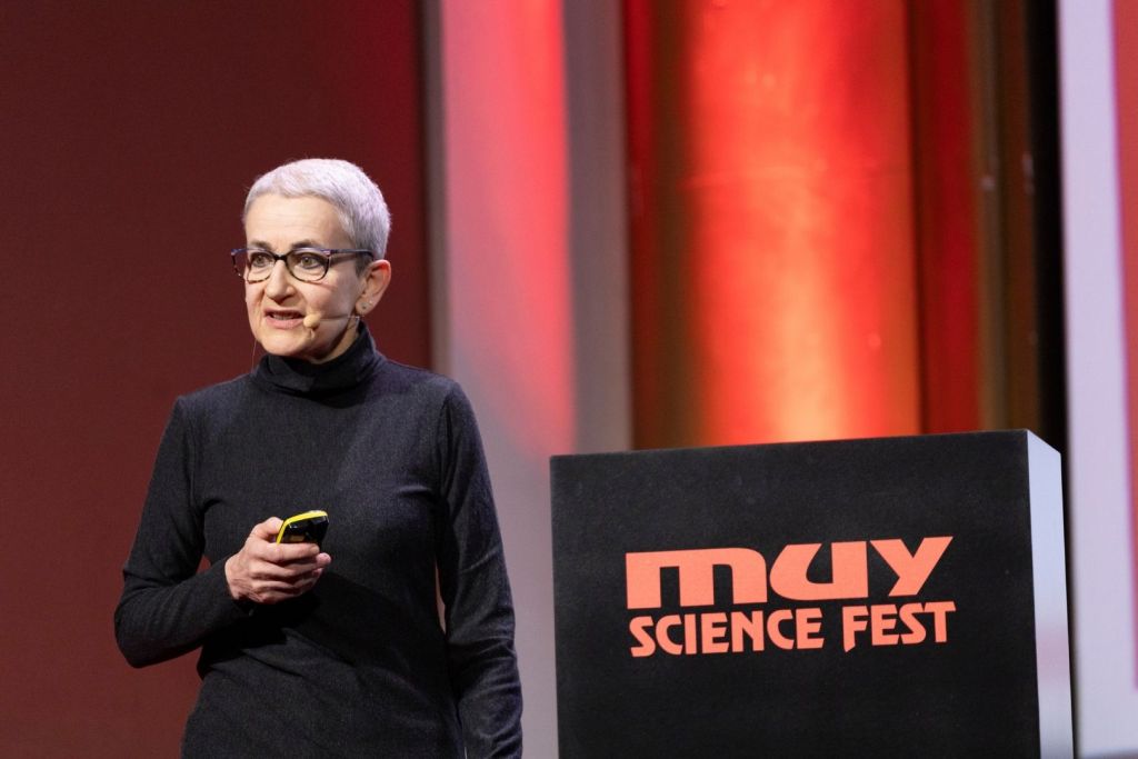 Marta Macho expone cómo las matemáticas también pueden entenderse sin recurrir a cálculos