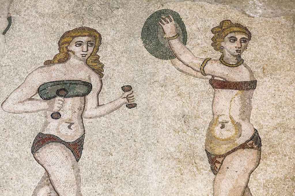 El célebre mosaico de las mujeres en bikini de la Villa Romana del Casale