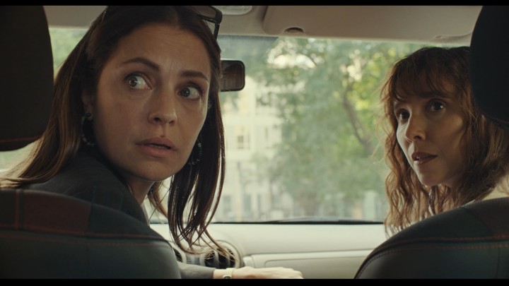Dolores Fonzi y Laura Paredes. Foto Amazon