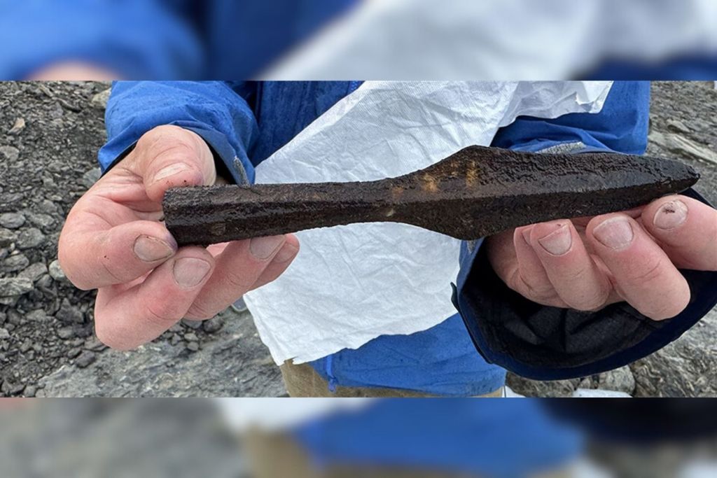 Junto al complejo de caza, los arqueólogos han recuperado numerosos objetos, entre ellos una punta de lanza de hierro que destaca por su buen estado